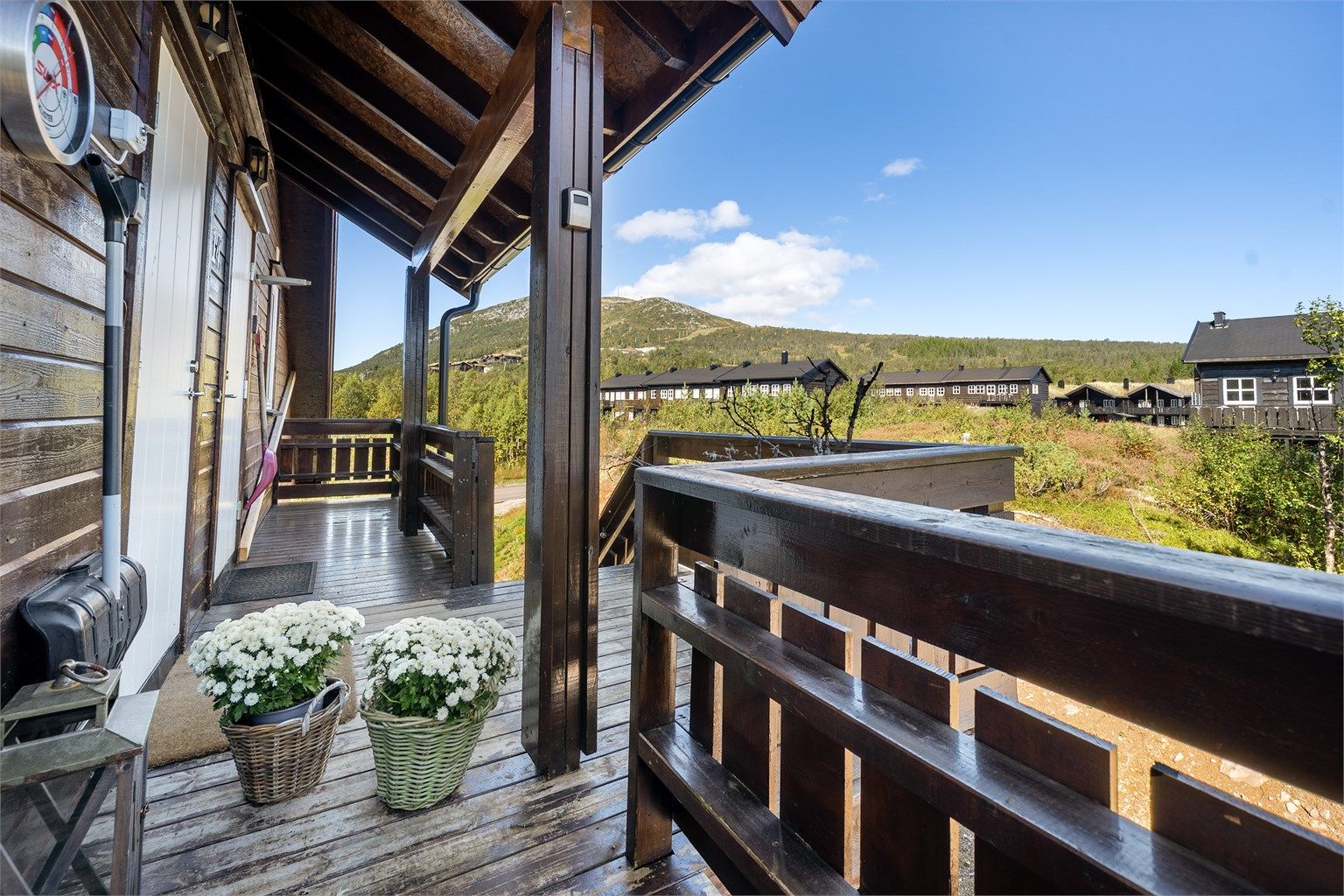 Velkommen - overbygd og hyggelig inngangsparti 