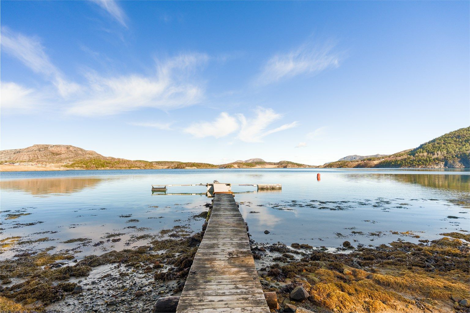 Med eiendommen følger båtplass på felles brygge. 