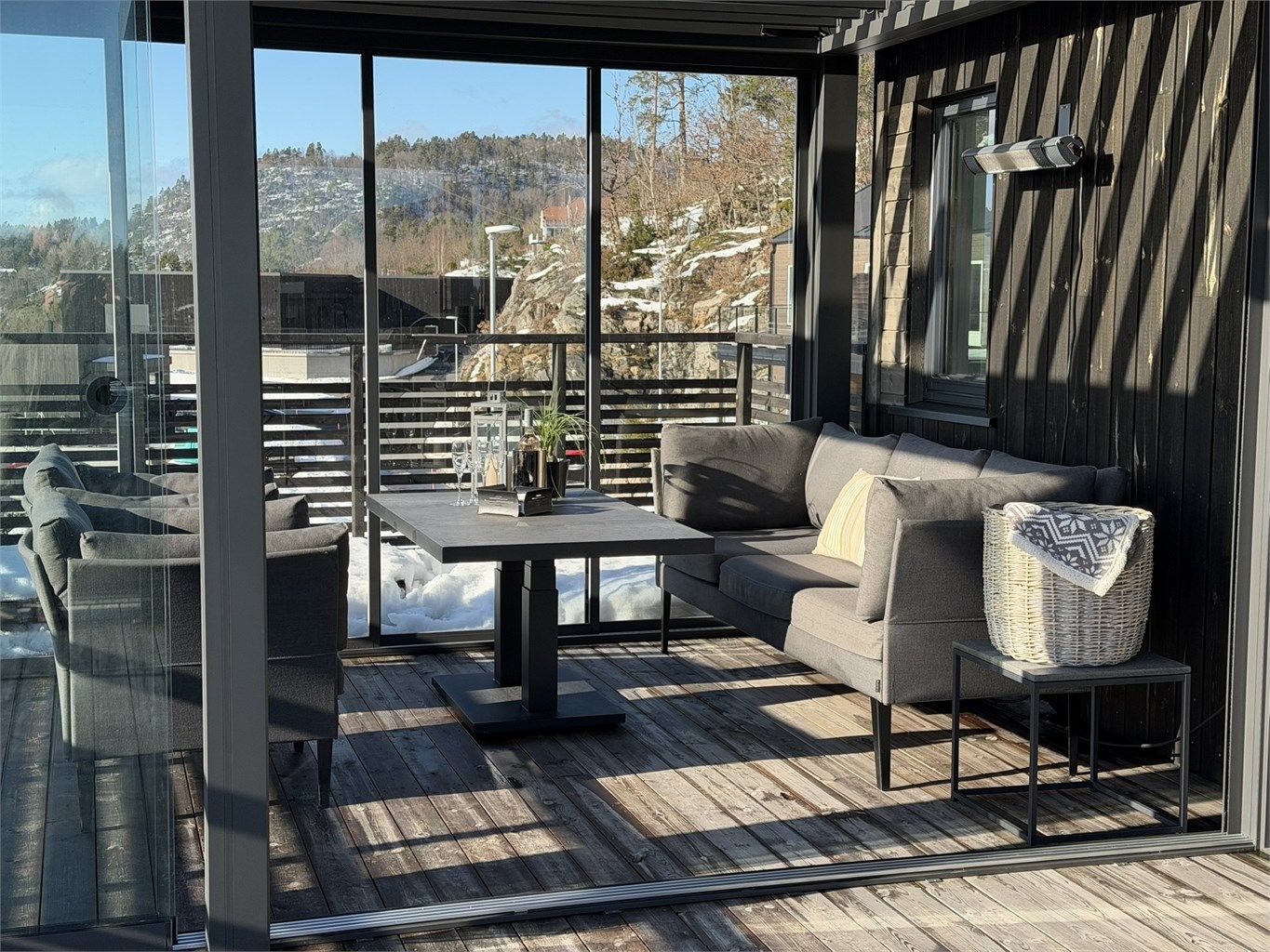 Pergolaen kan brukes året rundt. Varmelampe medfølger.