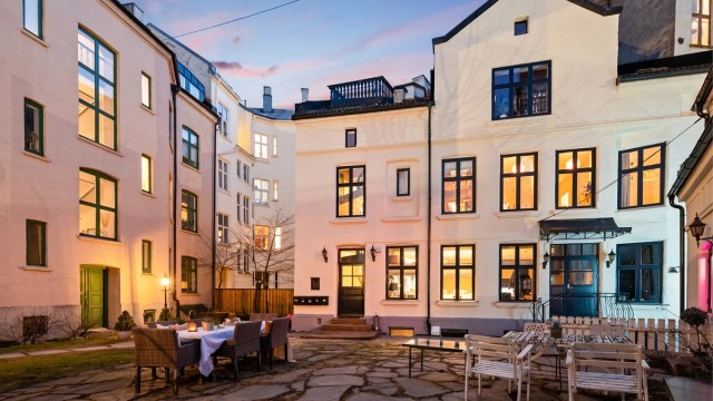 Den felles bakgården er et naturlig møtepunkt som kan benyttes av beboerne.