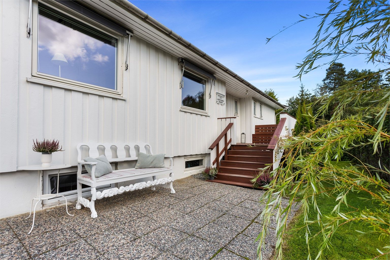 Innbydende inngangsparti av boligen.