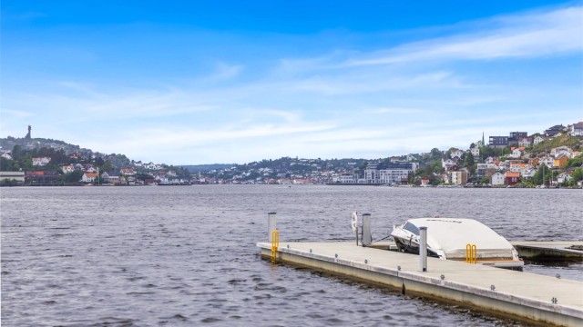 Fra Vindholmen er det kort vei inn til Arendal sentrum, kun 8 minutter med bil.
