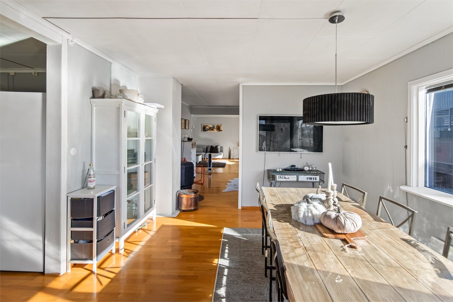 God plass til spisestuen i tilknytning til kjøkkenet