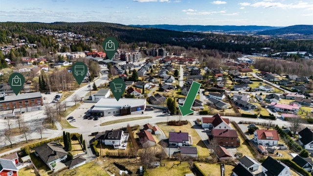 Eiendommen har en attraktiv beliggenhet i et veletablerte boligfelt. Foto: Haiman Askari/Knipzet AS