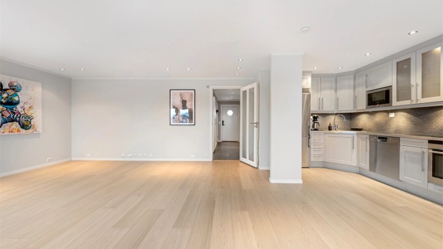 Fra stue/kjøkken mot gang