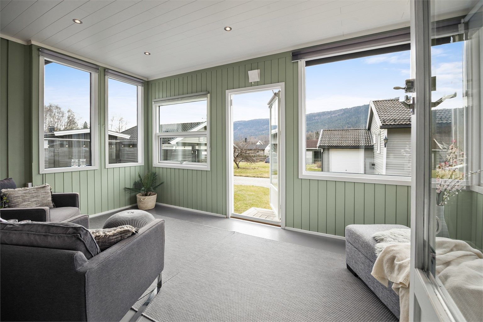 Vinterhage med plass til sittegruppe (innkledning til vinterhage er ikke byggemeldt)