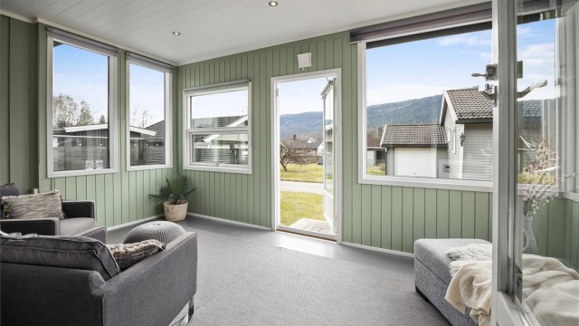 Vinterhage med plass til sittegruppe (innkledning til vinterhage er ikke byggemeldt)