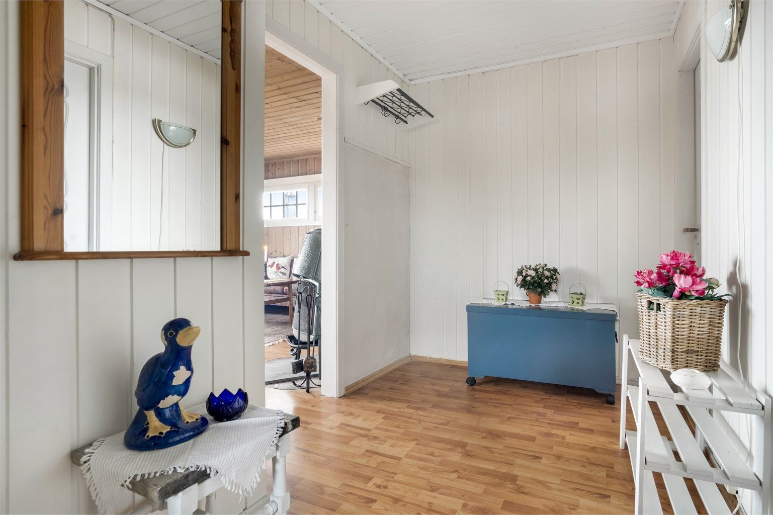 Soverommene er samlet på motsatt side av gangen i forhold til stuen.