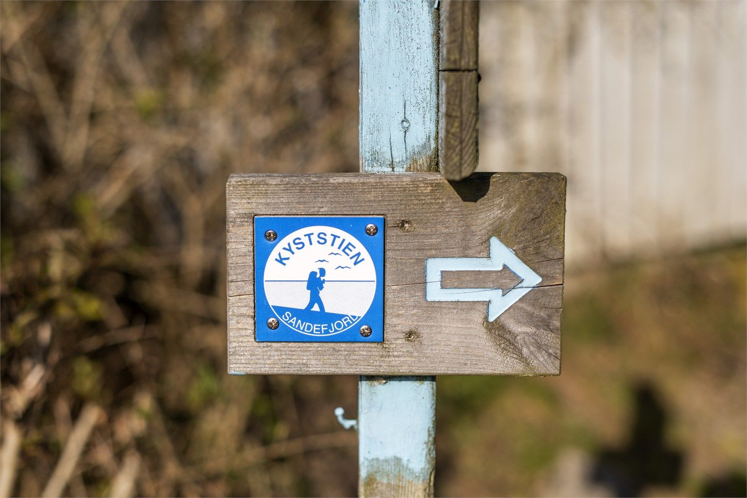 Kyststien på Østerøya starter 5 minutter unna boligen og går helt ut til Tønsberg Tønne helt sør på Østerøya. Kyststien passerer mange flotte badeplasser, samt flere populære fiskeplass.