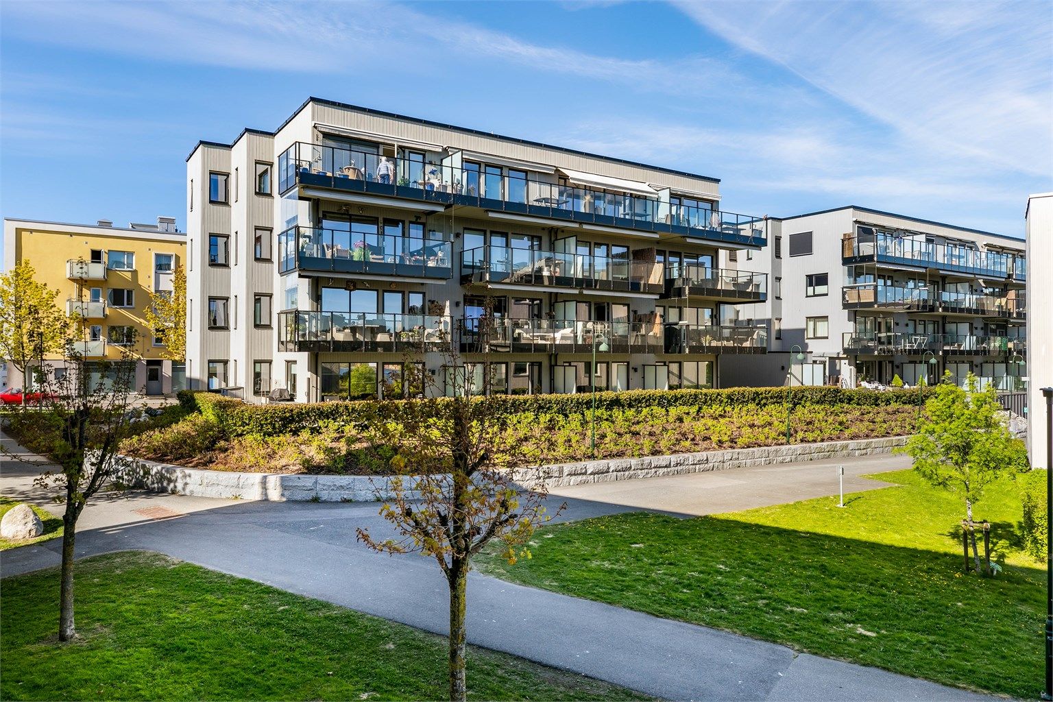 Leiligheten er én av totalt 48 boligseksjoner i Glassperlen Boligsameie, øverst på sentrumsnære og ettertraktede Glassverket.