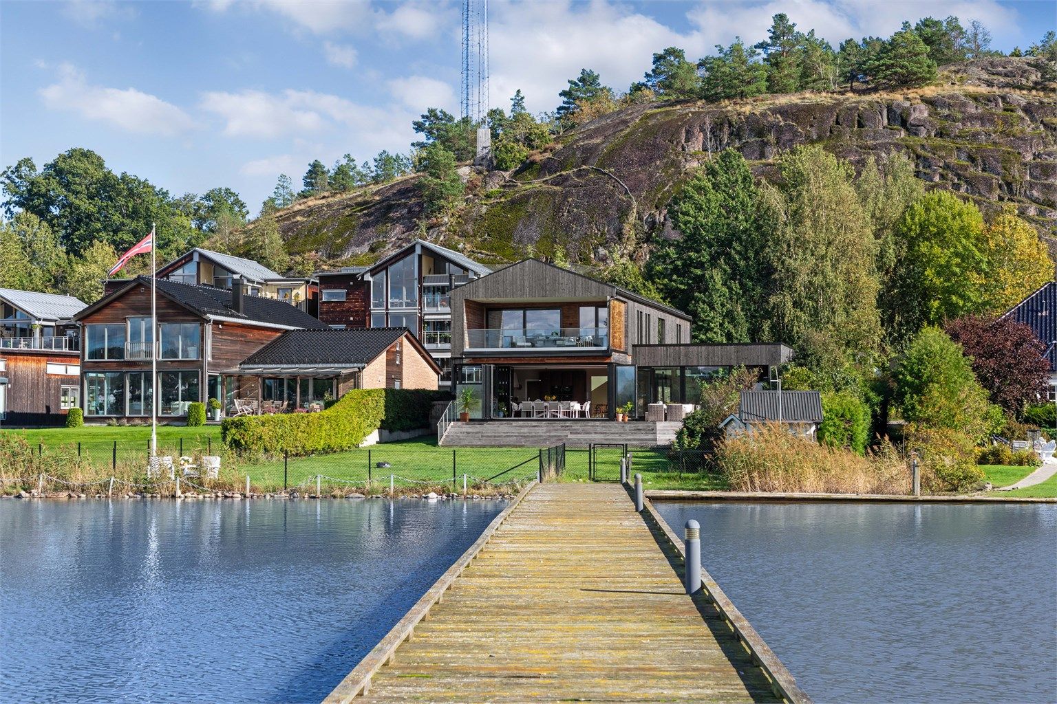2 båtplasser på bryggen.