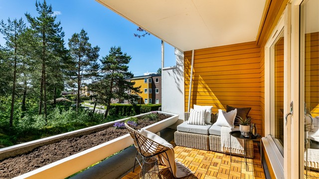 I blomsterkassen kan du plante, pynte opp og sette ditt personlige preg på balkongen.