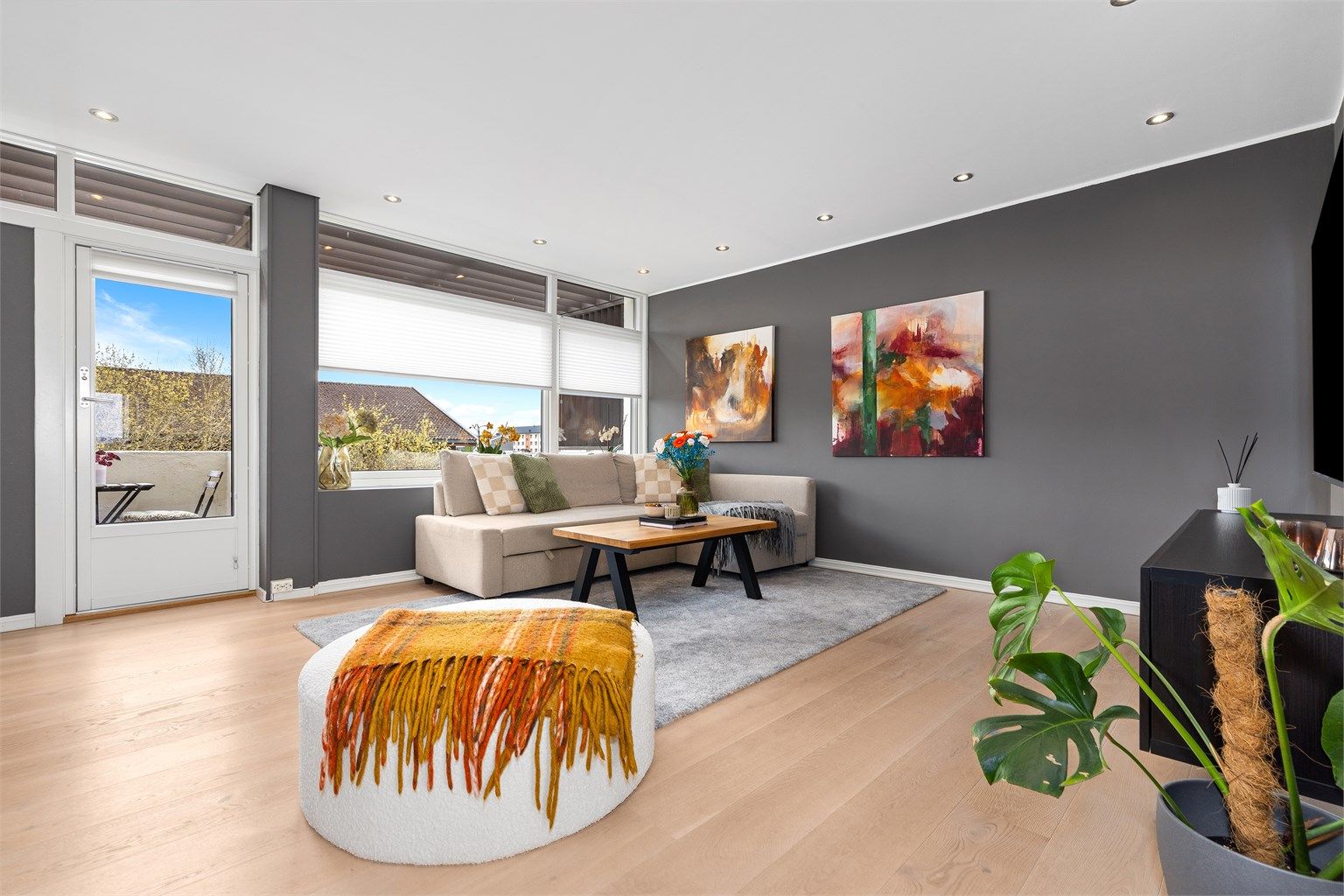 Utgang til balkongen fra stuen - balkongdør fra 2015.