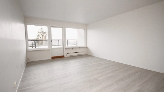 Velkommen til Huldreveien 53! En romslig 4-roms som er nylig oppusset.