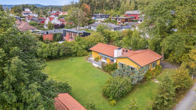 Velkommen til Sagatunvegen 44 - Velholdt enebolig med stor tomt og meget attraktiv beliggenhet.