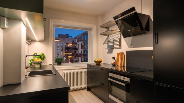 Over kokeplassen er det montert en effektiv kullfilterventilator.