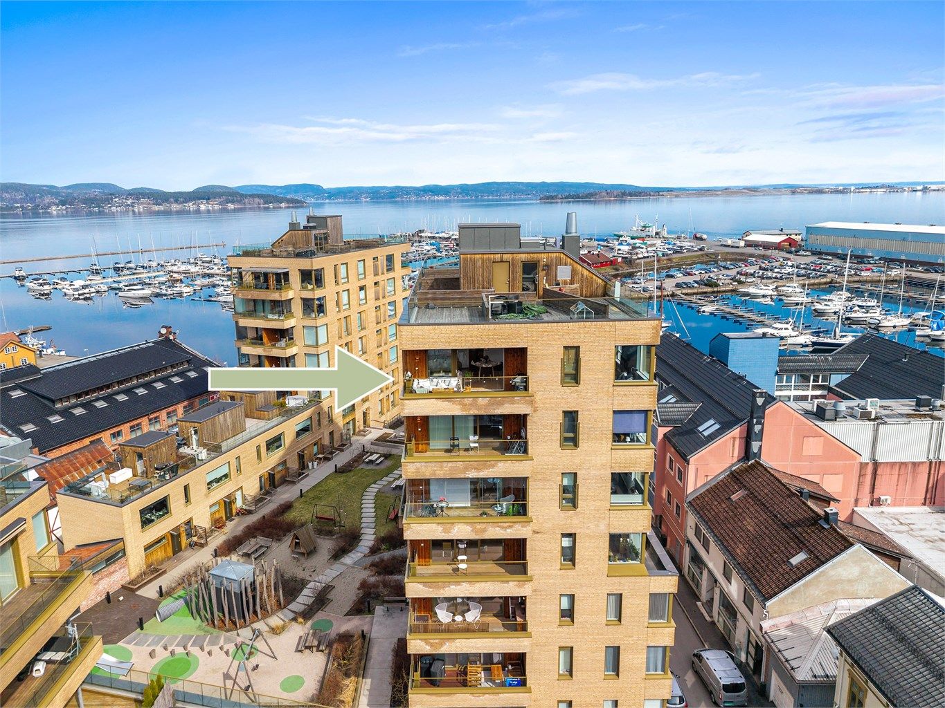 Her bor du med umiddelbar nærhet til sjøen, båthavnen og alt Holmestrand sentrum har å by på, med butikker og togstasjon i gangavstand.
 Foto: Tor Harald Johannessen