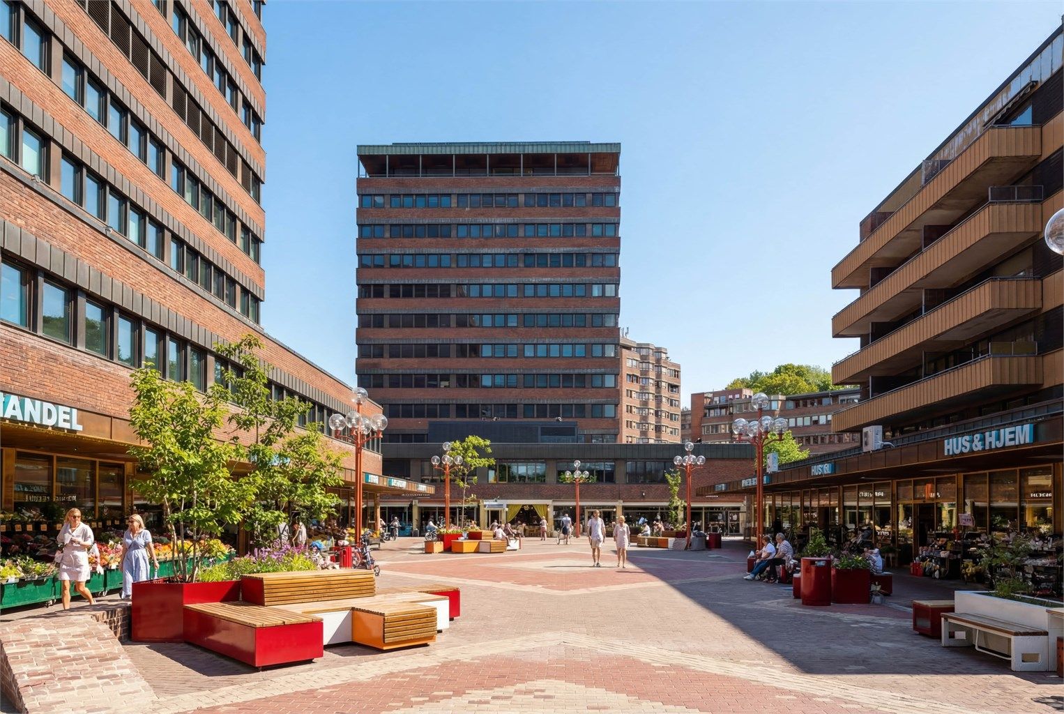 Tøyen torg er få minutter unna til fots. Her finner du diverse forretninger og T-banestasjon med alle linjer. 