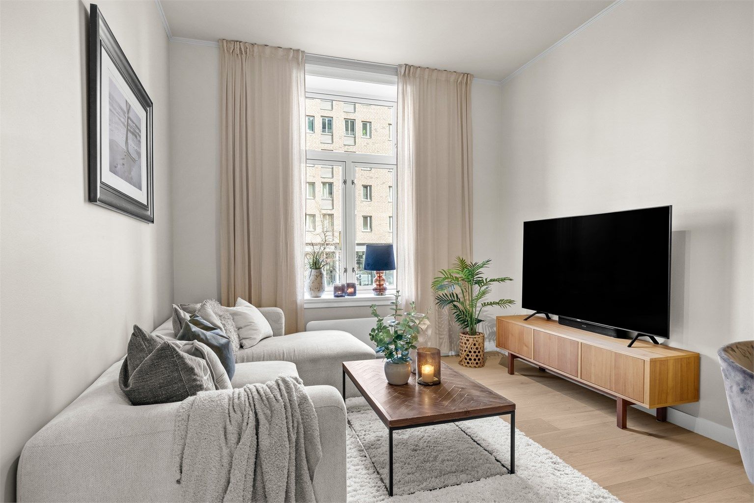 Nytt gulv ble lagt i 2025, og alle overflater ble malt samme år.