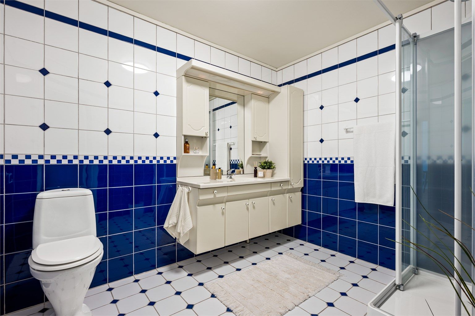 Her på badet er det behagelig gulvvarme.