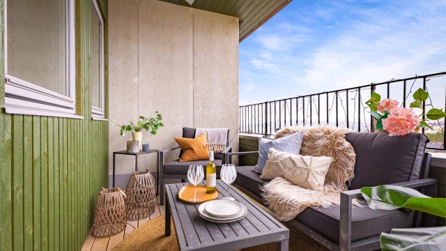 - Elektrisk stråleovn på altanen medfølger -