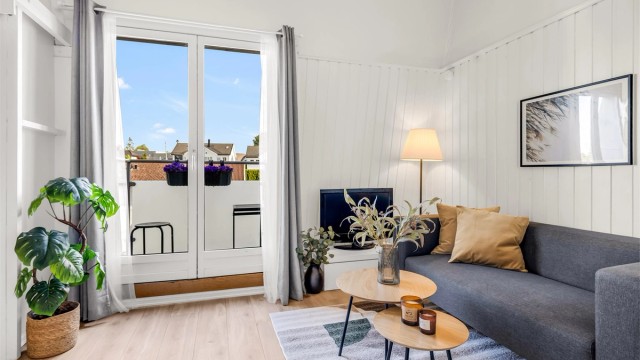 Velkommen til Sandstuveien 52A! Dette er en lys og hyggelig selveierleilighet som passer ypperlig for førstegangskjøpere, pendlere eller utleie.