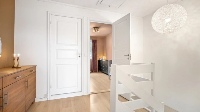Boligen har tilgang til et uinnredet kaldtloft, med adkomst via luke.