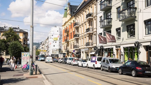 Kort gangavstand til Bogstadveien, Valkyrien senter og Majorstuens brede utvalg av butikker, kafeer, restauranter og kollektivtransport.