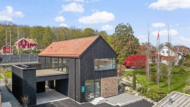Velkommen til Gauselkneiken 38C, en nyoppført og lekker enebolig med mange kvaliteter. Området er attraktivt og sentralt, boligen har et pent utsyn ned mot fjorden.
Krogsveen avd. Sandnes v/ Tom Christer Hovde, ønsker velkommen til visning.