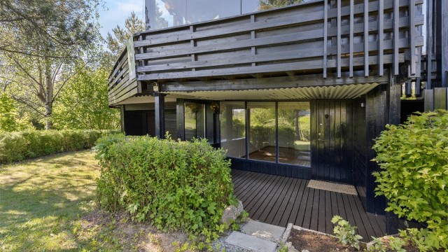 Enheten i underetasjen har egen inngang og en terrasse på 9 m².
