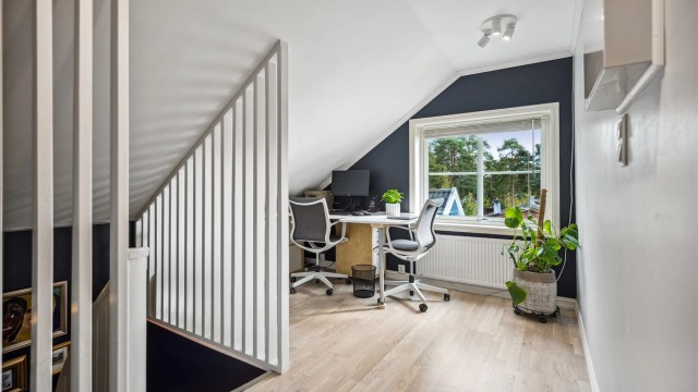 I gangen i 2. etasje er det god plass til et hjemmekontor, lesekrok eller lekehjørne