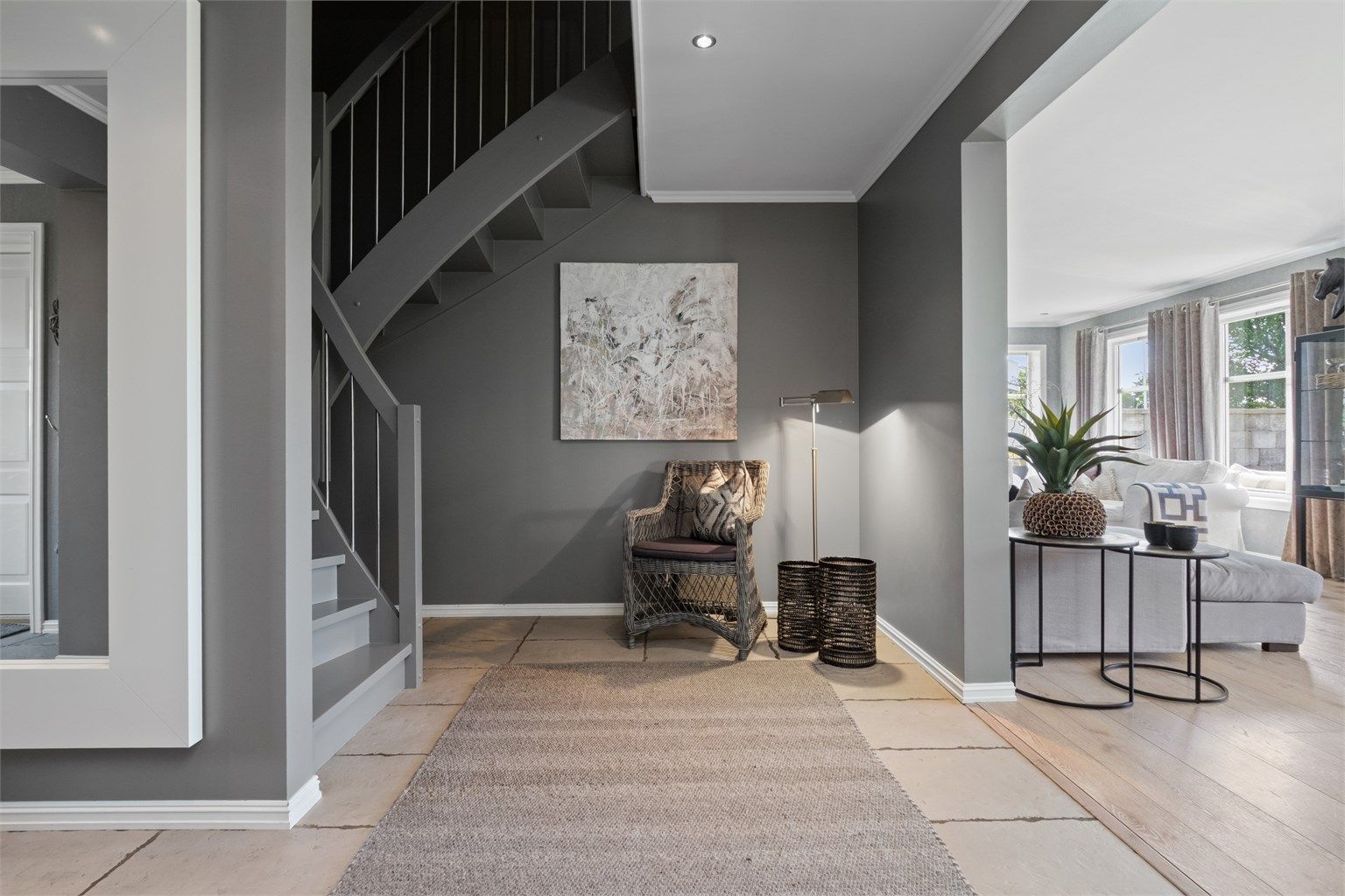 Stilren trapp opp til 2 etasje.