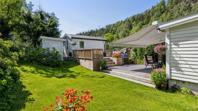 Velkommen til Åsebuktveien 7! - Presentert av Elisiff Wennersgaard v/Krogsveen Nesodden. Foto: Per O. Skjellnan v/Efkt.