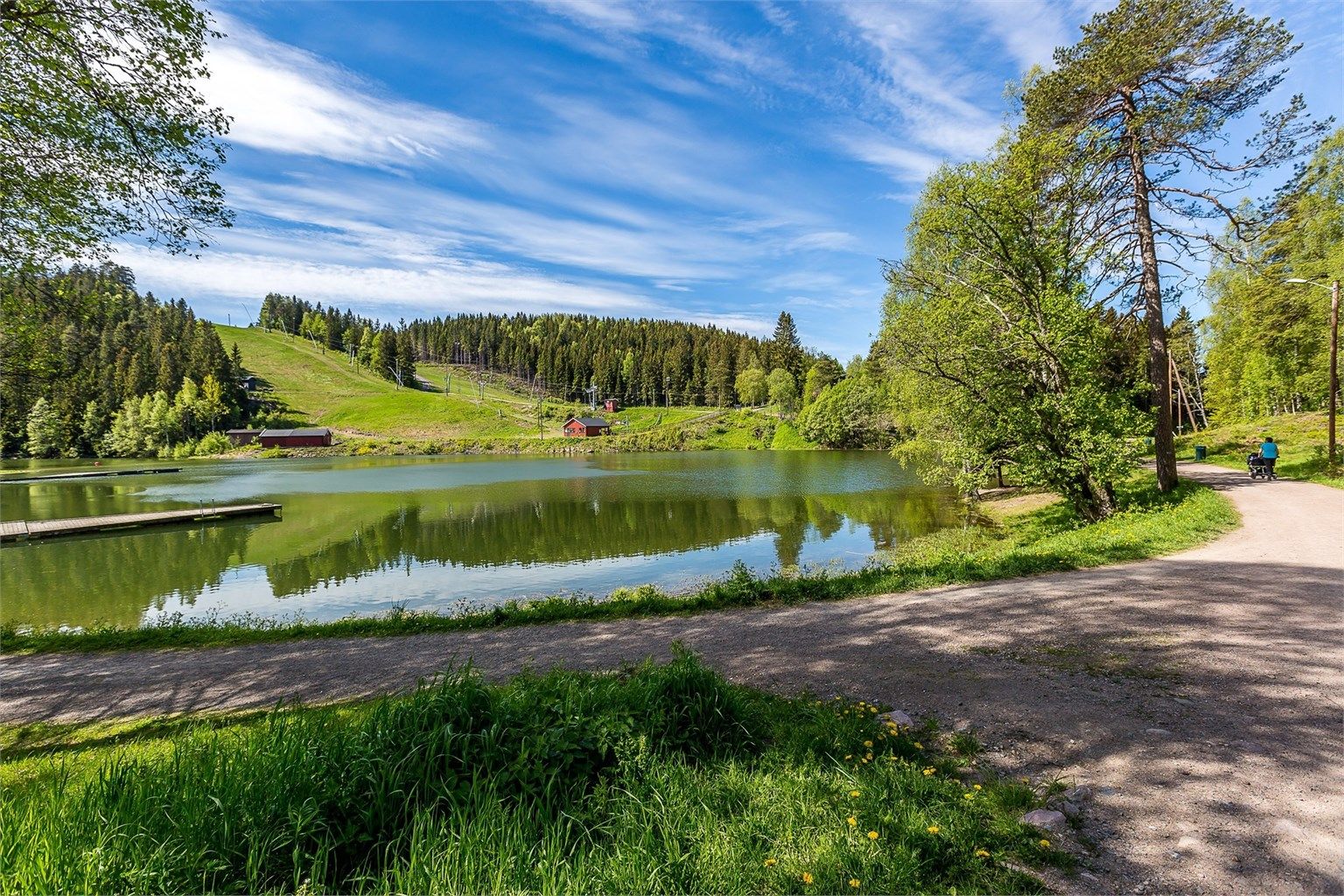 Trollvann med tur- og bademuligheter på sommeren
