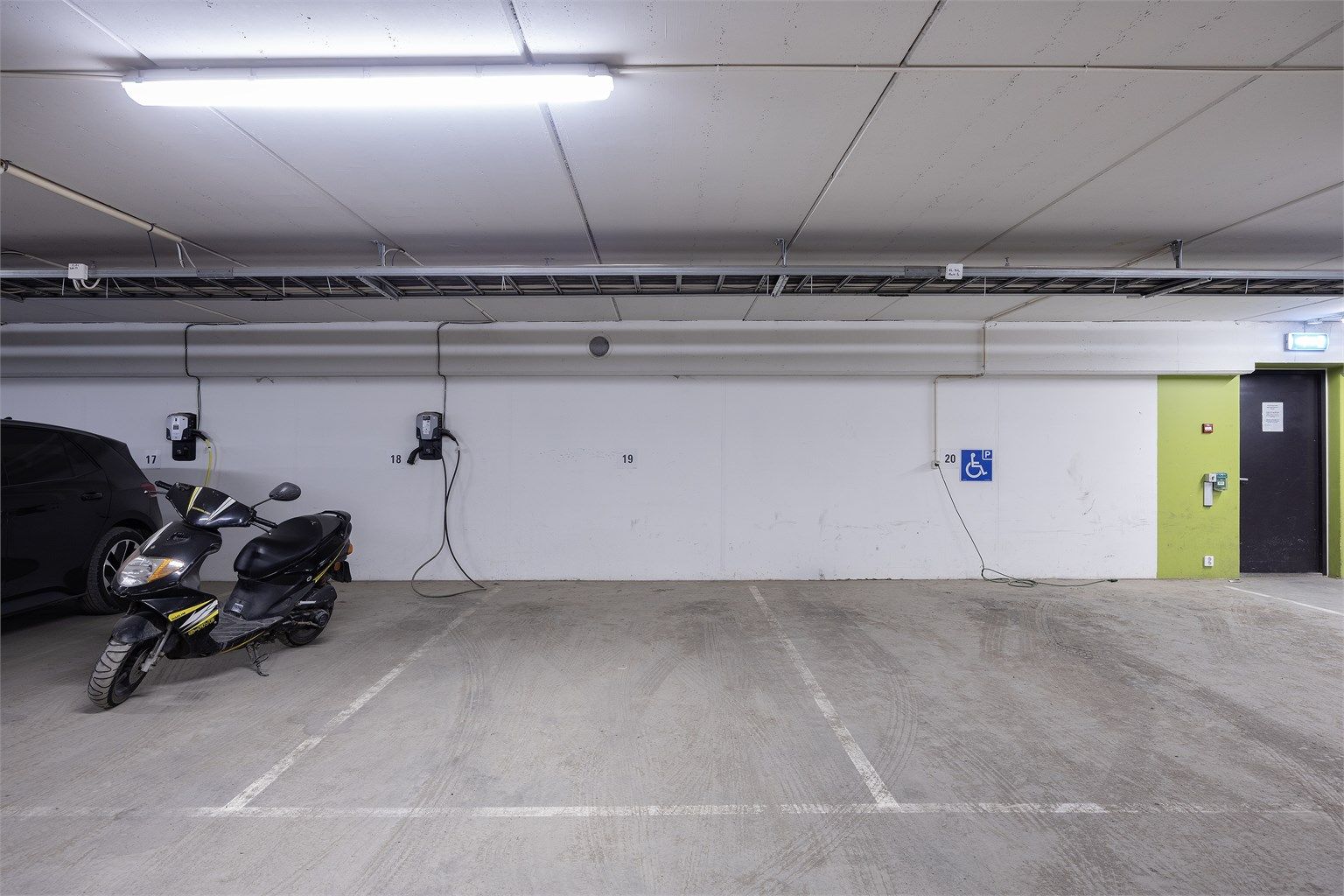 Det medfølger garasjeplass nr. 19 med infrastruktur for elbillader i felles garasjeanlegg