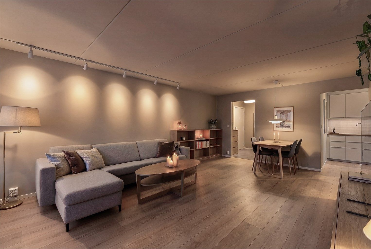 Dette er en meget delikat og oppusset leilighet med god planløsning