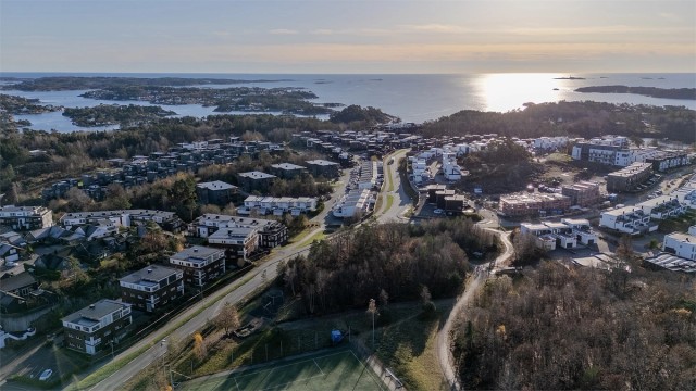Følger du veien ut mot kysten finner du flotte Dvergsnestangen og andre badeplasser