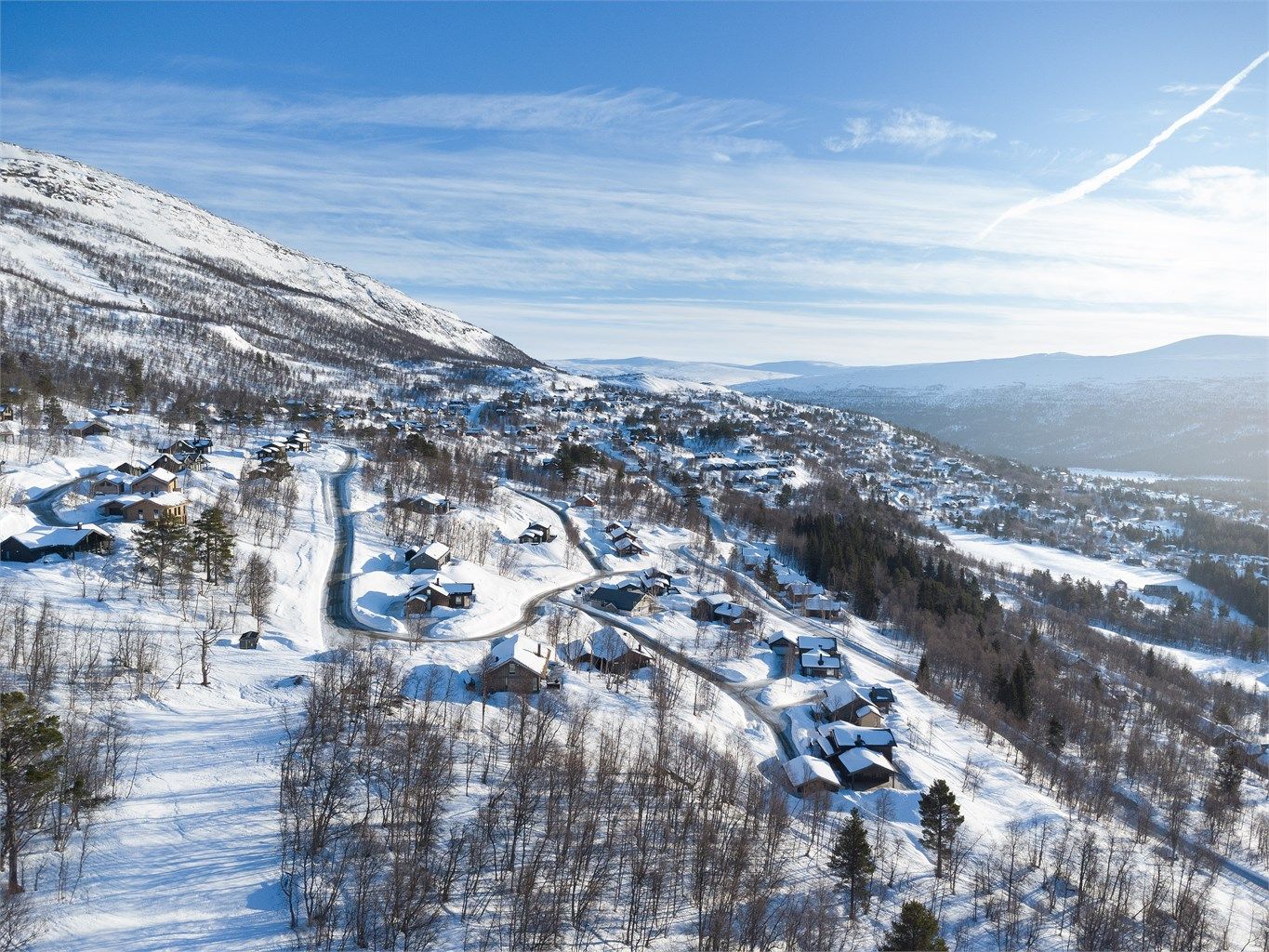 Dronefoto sett fra vest