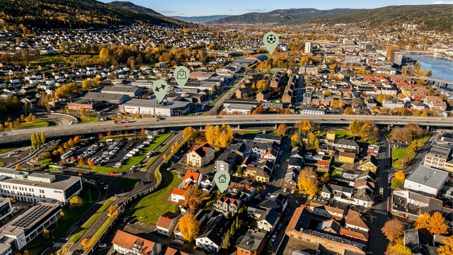 Kort vei til Union Brygge med treningssentre, butikker og serveringssteder samt Papirbredden med Universitet i Sørøst-Norge.