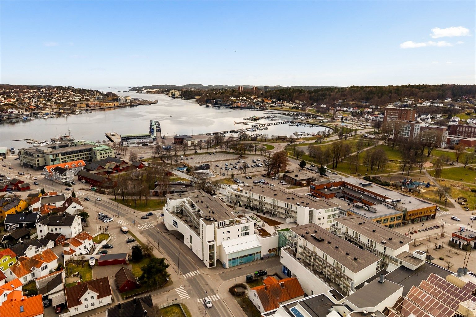 Med denne leiligheten på Torget har du hele Sandefjord sentrum rett utenfor døren. 