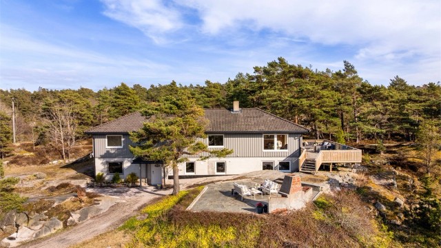 Utgårdsveien 19 presenteres av Raymond Bøhn i Krogsveen.
Fotograf; Kristoffer Kristiansen.