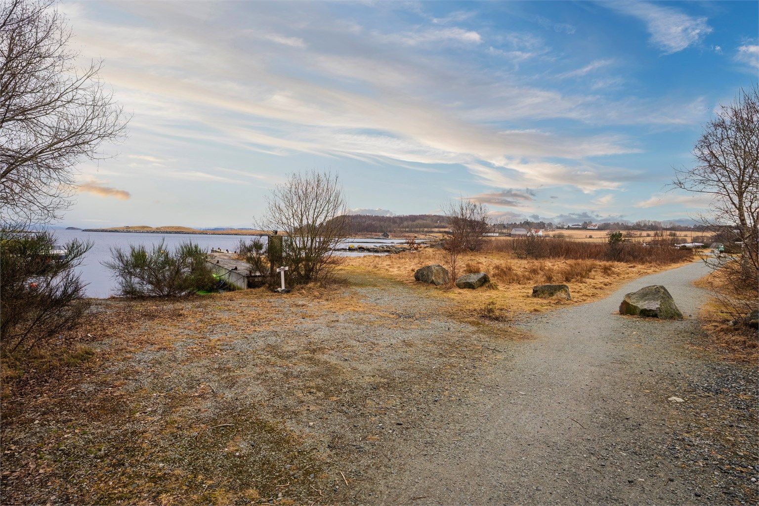 fine turområder og badeplasser i gangavstand fra leiligheten. 