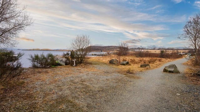 fine turområder og badeplasser i gangavstand fra leiligheten.