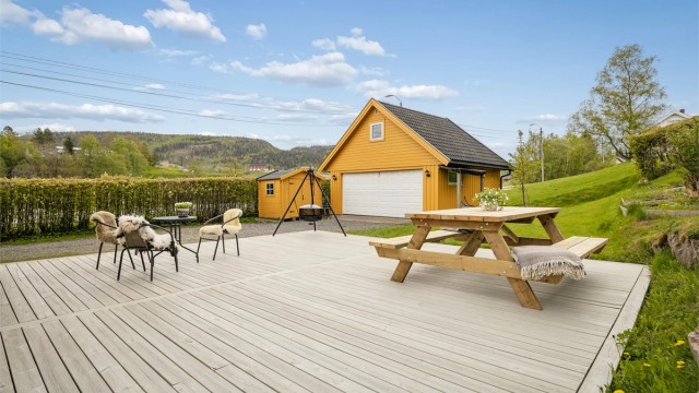 Meget fin uteplass på stor terrasseplatting beregnet til 120 kvm
Fotograf: Stine Prøitz Jørgensen