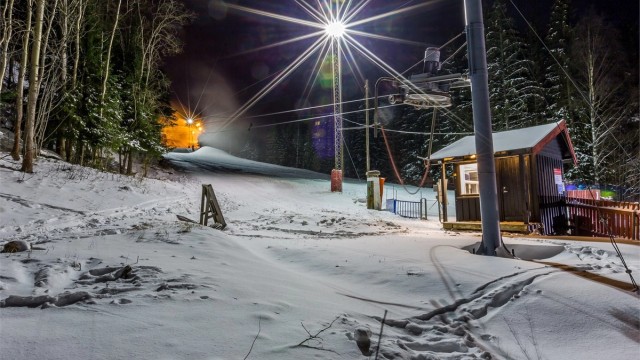 Grefsenkleiva - Bakken er 450 meter lang, 50 meter bred og har en høydeforskjell på 110 meter. Dette er en del av Oslo Skisenter og er perfekt for å lære seg å stå på ski