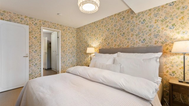 Her er det direkte adkomst til bad og garderoberom