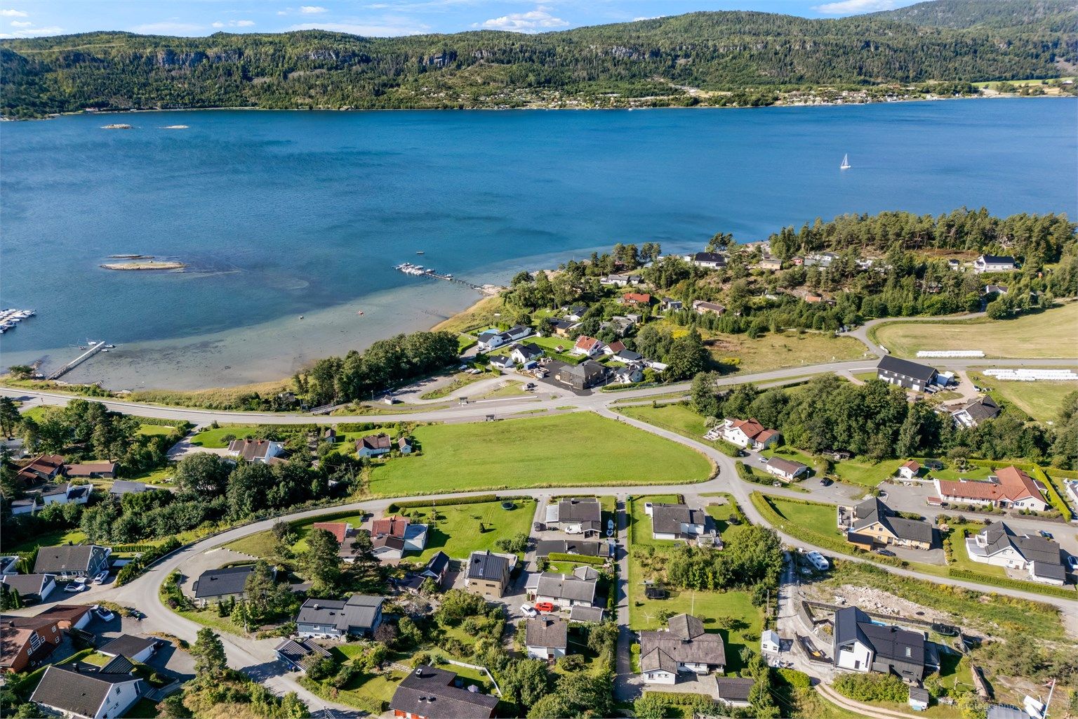 Kort vei til offentlig kommunikasjon, butikk og ladestasjon