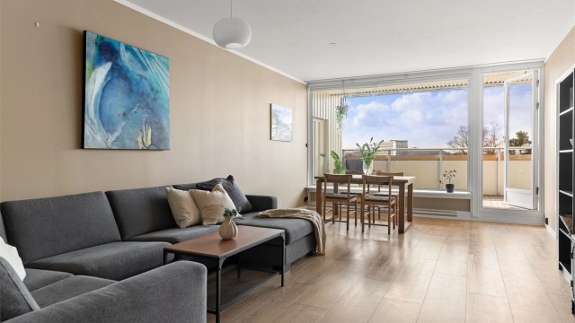 - Meget god plass til en stor sofakrok hvor venner og familie kan samles til favorittprogrammet på TV -