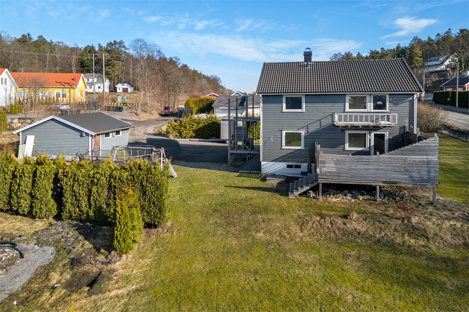 Stor og romslig eiertomt på 1707 kvm som består av to gnr/bnr.