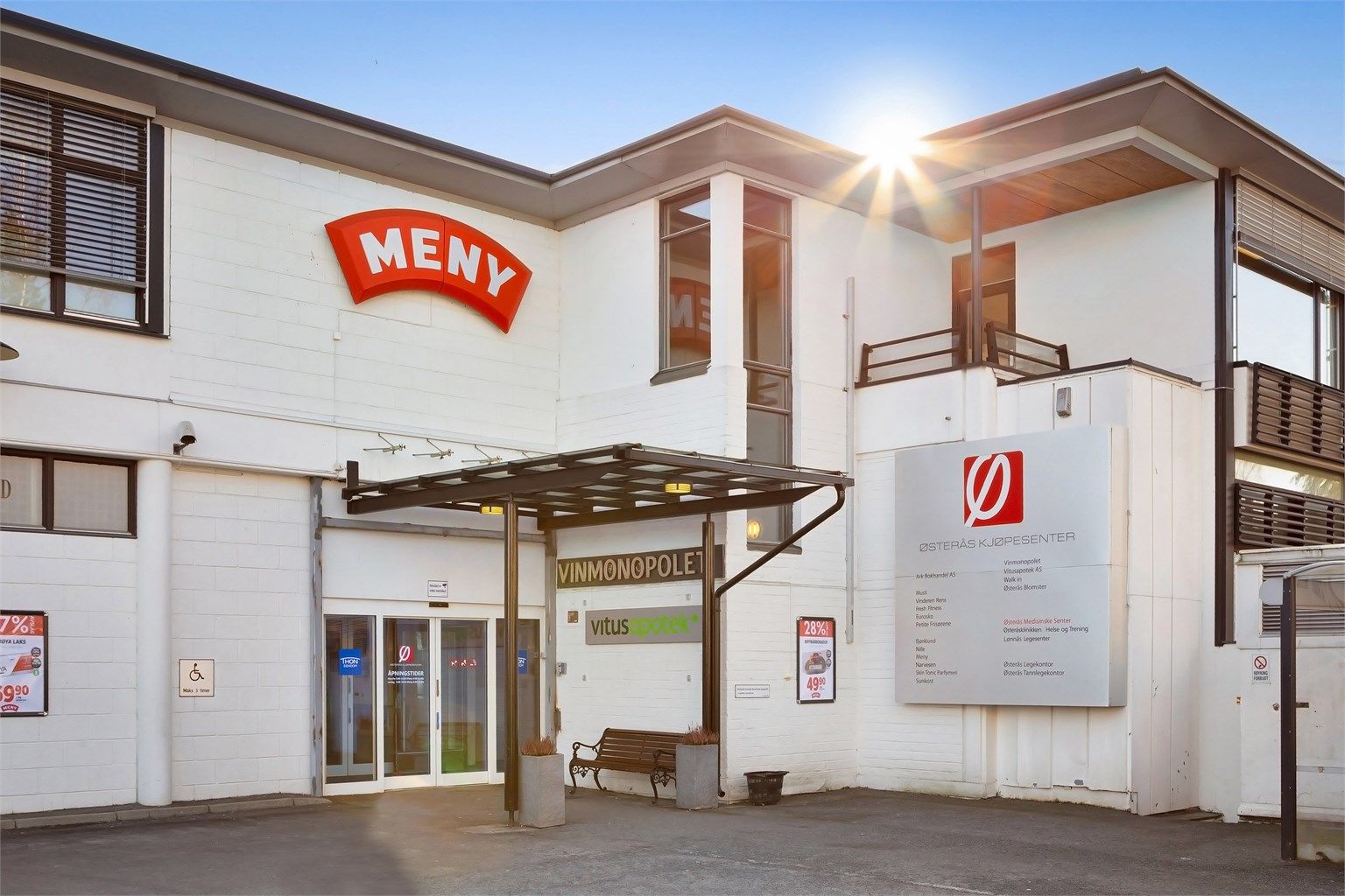 Østerås kjøpesenter ligger også i gangavstand fra boligen